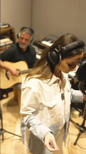 Hallelujah in English, Hebrew and Arabic 🎶 #trilingual #hallelujah #singer #mandolin