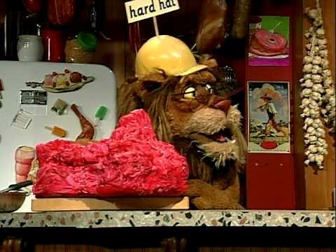 Between the Lions: What's Cooking - Tackled & Paddled Hamburger