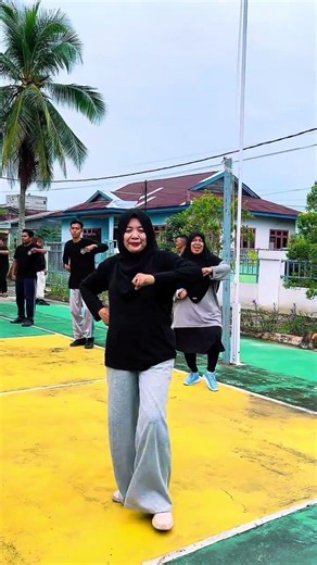 BERGERAK BERSAM,A SEHAT BERSAMA