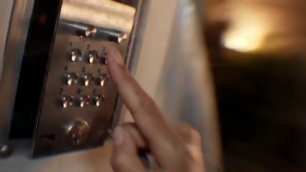 Gloved Female Killer 32