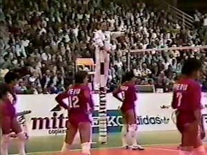 71K views · 965 reactions | Escenas del dramatico partido que Cuba le ganó a Perú 3-2, en el Campeonato Mundial de Mayores Checoslovaquia 86, dónde quedamos terceros. Miren la constelación de estrellas de ambos equipos: Josefina Capote, Lazara Gonzales, Mireya Luis, Norka Latamblet, Nancy Gonzales, Josefina Ofarrill, Cecilia Tait, Rosa García, Gina Torrealva, Denisse Fajardo, Gaby Pérez Del Solar y Natalia Málaga. | Manos Morenas Del Voley Peruano | Facebook