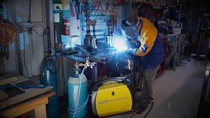 Scott from Forme Industrious has a great little set up in his workshop. See the WIA Weldmatic 200i inverter machine live in action. #FormeIndustrious | WIA