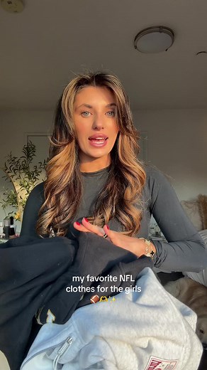 NFL outfits for the girliesssssss I’m love all of the recent collabs so much 🏈💜 @abercrombie @lululemon @Fanatics