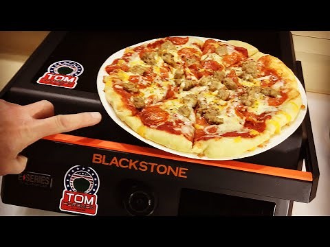 Blackstone E-Series Griddle / How to Make a Pizza!