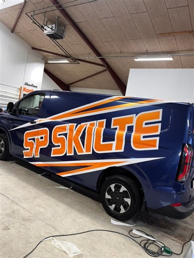 Nu med 100% elektrisk firmabil - Vi ses ! 🔶 | SP Skilte - Hobro ny skiltecenter