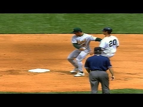 Randy Velarde pulls off an unassisted triple play in 2000
