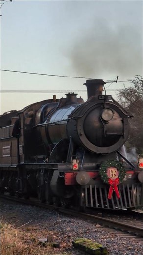 THE POLAR EXPRESS: Christmas special passes Nappers Halt on South Devon Railway