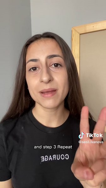 Art tip to save you some headaches🫶 This is genuinely one of my favourite things to do because there is so much we can learn from analysing our previous work🖼 When you focus on fixing your biggest mistake, it saves you so much time in the long term because it is the the thing you spend the most time on anyway✍🏼 For me that struggle has been color mixing😬 I spent 2 years drawing black and white and it hit me hard when I decided to experiment with some color🎨 What has is been for you? 🥰 #art