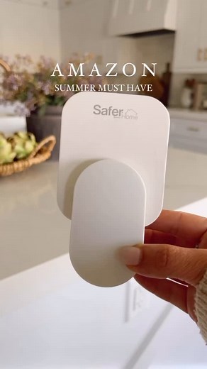 Comment NEED for the link✨ Time to swap the sticky card on our indoor fly trap—and I’m still amazed at how many bugs it catches! Living in Florida with doors and sliders constantly open for the pool, fishing, and entertaining means bugs always sneak in. This trap is a total game changer for fruit flies, gnats, moths, and more—and the BEST part? No chemicals! Just replace the sticky card every 21 days or as needed🙌🏻 Comment “need” or shop 🔗 in bio🤍 #amazonhomefinds #amazonbestseller #summermu