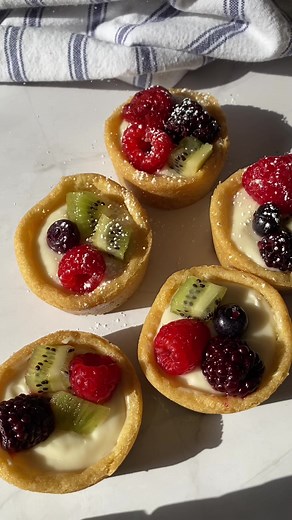 Perfect dessert idea for spring 💗 #bakingtiktok #bakinghack #cookinghack #fruittart #dessert #sweettooth #recipesoftiktok #food #viral