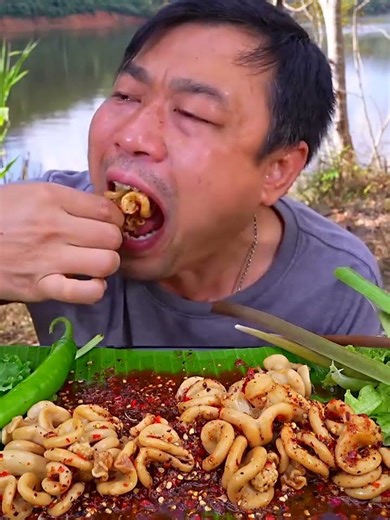 This Traditional Seafood Sauce Turns Pork Intestines Into Pure Fire 🔥#Foodie #FoodTok #EatingShow