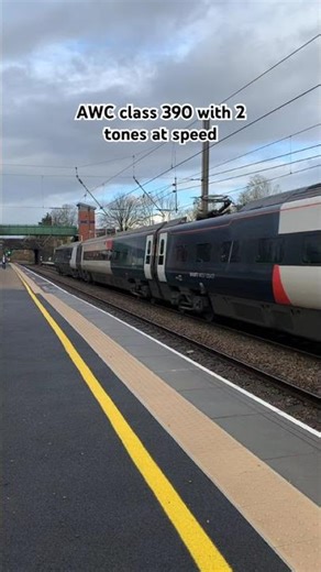 AWC class 390 going past Leyland with a 2 tone #trainspotting