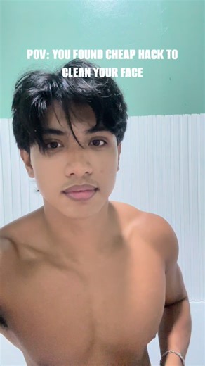 POV: Nalaman mong cooking oil is good to ur skin😱❤️ . . . . Jk its Glad2Glow Cleansing Oil!🤣🫵 #motivation #fitness #gym #fyp #muscle | Lance David Tepora