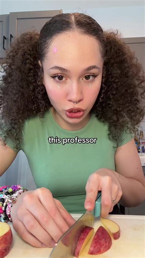 God forbid a girl can’t take her own notes😭😭 #studyhacks #studytools #academicsoftiktok #collegeadvice #studytok