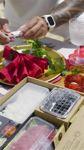 Our Bento-yaki boxes come with everything your customers need for the perfect BBQ—yes, even the matches! 🔥 All that's missing is the food, and they're ready to grill up something amazing anywhere, anytime. 🍱✨