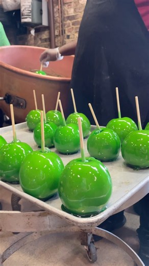The luckiest candy apples 🍏☘️ #candyapple #candyapples #stpatricksday #stpatricksdaysavannah #historicsavannahga #candy #candymaking #asmr #yum #candyshop #candystore #candyshoppe | Savannah's Candy Kitchen