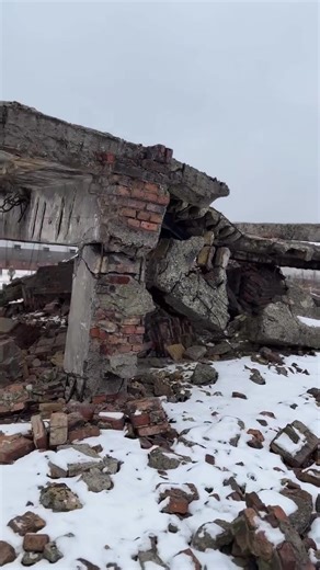 These are the ruins of the gas chamber and crematorium II at the Auschwitz II-Birkenau site. The remains of the crematorium hall. The crematorium was equipped with five 3-muffle ovens that could burn 1,440 corpses every 24 hours. Eighty-one years ago today, over 7,000 prisoners of the German Nazi camp #Auschwitz, including some 700 children, were liberated by the soldiers of the Soviet Army. 1,689 days of murder, pain, suffering, and humiliation were over. Today, we all remember. We must keep re