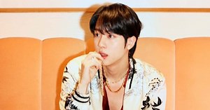 Jin shows off abs for first time in Weverse photoshoot, BTS fans say 'what is this behavior'