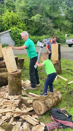 Do you think this young (future) competitor has been keeping on eye on his professional athlete parents!? He is getting a head start on his Underhand Chop muscle memory! #lumberjack #lumberjill #lumberjacksports #stihl #treeclimbing #savetreeclimbing #loggingsports #extremesports #ALA #AmericanLumberjackAssociation #axeman #sawyer #hotsaw #powersaw #brute #bruteforce #horsepower #underhandchop #axe #axes