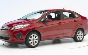 2014 福特 嘉年华 正面25%偏置刚性壁障碰撞测试(驾驶侧) iihs_哔哩哔哩_bilibili