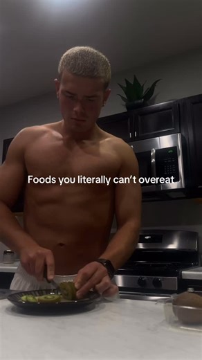 mateo on Instagram: "If you’re trying to get lean without feeling miserable, starving, or cutting foods you enjoy, this is the cheat code: high-volume, low-calorie foods that keep you full while staying in a deficit. Here are staples I rotate constantly 👇 1️⃣ Broth — 5–10 kcal / 100g Hydrating, electrolyte-rich, and insanely filling for almost no calories. Great when hunger hits hard. 2️⃣ Cucumber — 15 kcal / 100g High water content, vitamin K, and crunch without the calorie hit. 3️⃣ Kimchi — 1