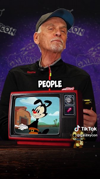 hellooooo nice people who watch my videos #robpaulsen #animaniacs #liloandstitch #tmnt #galaxycon