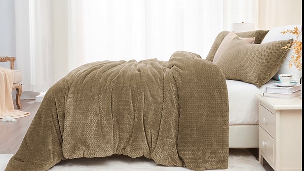 Fluffy Twin Comforter Set - Furry Grey Leaves Pattern Faux Fur Bed Set, Winter Ultra Soft Fuzzy Comfort Set, Velvet Bedding Set for Bed with 1 Pillow case