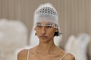 Cordones, guantes y casquetes: accesorios de los años 20 que vistierón las 'flappers' y son tendencia