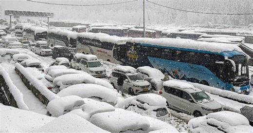 Manali's Snowy Winter Traffic Nightmare