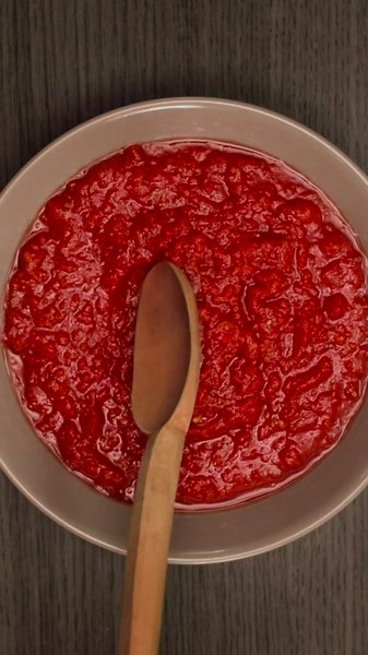 Mutti Crushed Tomatoes (Polpa), 14 oz. | 12 Pack | Italy’s #1 Brand of Tomatoes | Fresh Taste for Cooking | Canned Tomatoes | Vegan Friendly & Gluten Free | No Additives or Preservatives