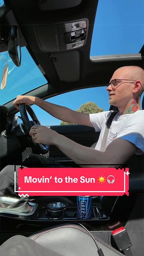 I’m movin‘ to the Sun ☀️ Deep House Remix 🎧❤️‍🔥 Track ID: To the Sun - fluffysnaff✌🏻 #housemusic #foryoupage❤️❤️ #deephouse #technomusic #musicvideo