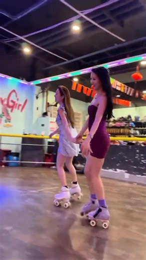 Beautiful Roller Skating Girls | XinXan1