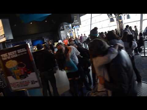 Oasis Aqualounge Flash Mob Makeout