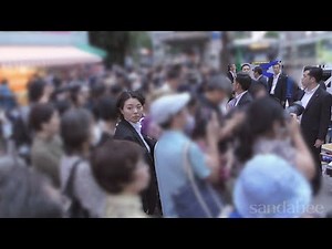 女性SP凛々しい街頭演説警護。Female secret service.