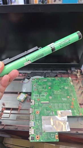 Who Approved This Battery Layout? 🤔 | Asus X540L