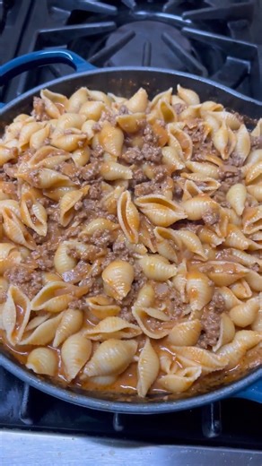 My easy creamy beef and shells recipe is perfect for a busy weeknight. It's inexpensive, filling, ready in just 30 minutes, and the taste is awesome! | Salt and Lavender Recipe Blog