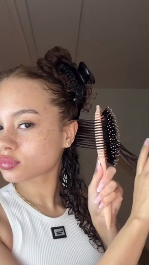 569K views · 20K reactions | When the Volume EdgeLift Brush does exactly what it’s supposed to ✨ @cherisemelaann serving effortless volume and definition in one simple routine  The results? They speak for themselves.  Enjoy 15% OFF select items with code BCSUMMER15 #BounceCurl #MyBounceCurl #VolumeEdgeLiftBrush #CurlyHairRoutine #CurlyHairTools #CurlyGirlMethod #BounceCurlPartner | Bounce Curl | Facebook
