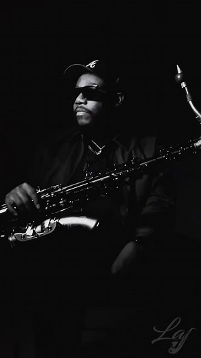 Sometimes a song hits different when it comes from the heart… November 7th, I’m dropping my version of “Beauty” — a classic reimagined with soul, strings, and a story of timeless love. Featuring the incredible @tyronemarcellviolin on violin 🎻 This one’s for anyone who’s ever looked at someone and thought… “That’s beauty right there.” ❤️ 💿 “Beauty” – out November 7th 🎥 @__shotbymo__ 💃 @kimajaofficial #beauty #druhill #sax #cover #ATL #godisgreat #iGrind #Nov7 #SmithJustGotReal | Saxophonist L