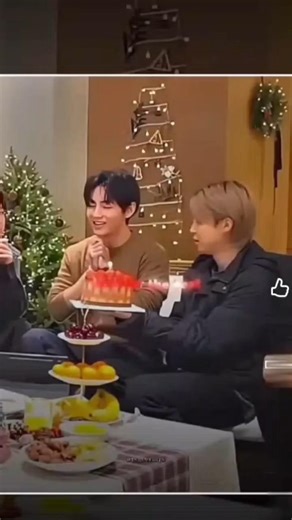 tayang blowing out a candle after making a wish jungkook reaction, ❤️❤️❤️😊😊🫰🐯❤️🐰🥰