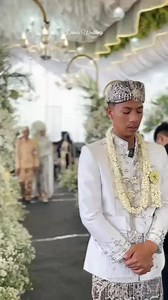 Satu²nya moment yang tak kan pernah terlupakan oleh kedua mempelai #wedding #weddingday #weddingparty #weddingmoment #weddingkekinian #weddingdrem #loveonfession #wednesdayvibes #weddinginspiration #weddingplanning #weddinginspo | Dunia Wedding