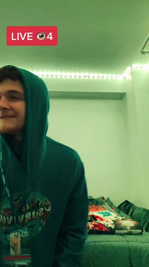 6th Grader Reacts to Yellz0 Leaks on Instagram Live