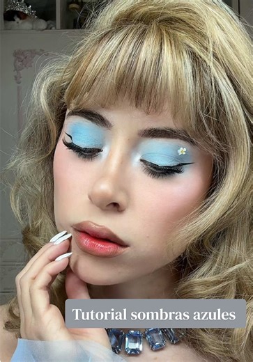 Tutorial de Maquillaje: Sombras Azules Paso a Paso