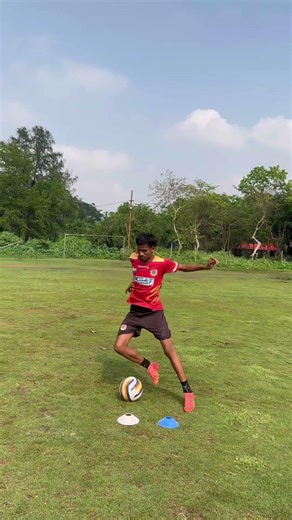 Easy Football skill Tutorial 😱🔥#youtube #football #trending #shots #viral