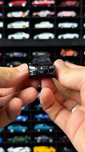 Unboxing: Holden VF Commodore SSV 🇦🇺, 1:64, Matchbox Mainline 2025, 106/125