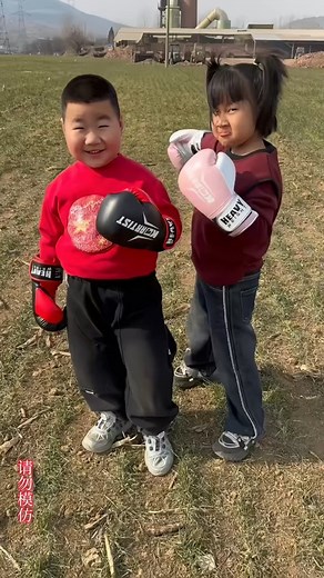 @kidsboxer1v1 on Instagram: "#boxing #kidsboxing #chinese #FunnyBoxing #KidsBoxing #ChinaVibes #CuteAndFunny #BoxingLaughs #SillyKids #PlayfulBoxing #ChineseKids #ViralComedy #LOLMoment #FunBoxing #BoxingFun #HilariousKids #InstaLaughs #cuteboxer"
