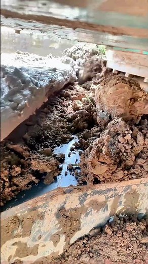 The Mud Cleaning Wizard for Tracked Excavators: Scraper Board Usage Tips!