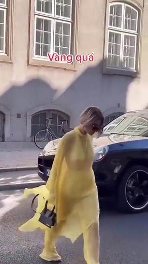 Stylish Yellow Braless Girl Walking Video @topgaixinh247