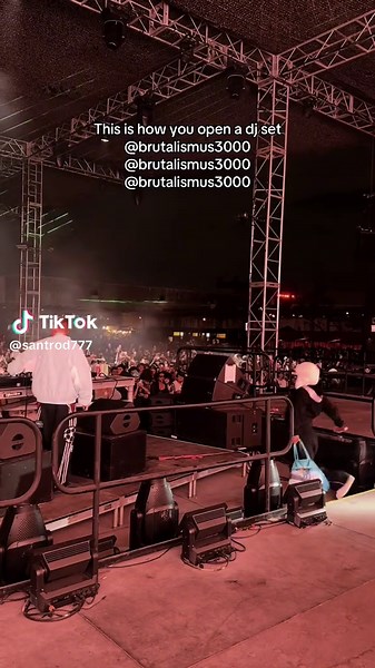 How to Start Your DJ Set Like a Pro