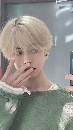 Bobae Kim 金寶培 on Instagram: "グッデイ・グッバイ-Good Day God Bye"