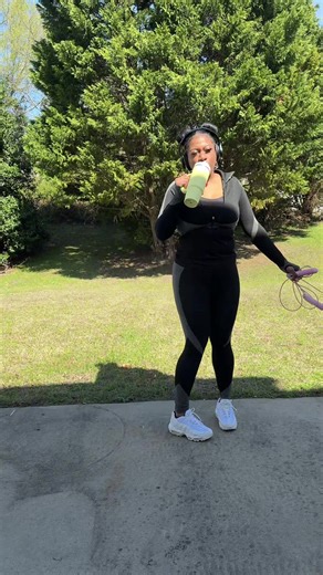 Day 10 of not lying to myself 🤸🏾‍♀️💦👏🏾😩 #thatmanandthemkids #momlife #morningroutine #springstatements #tiktokshopcreatorpicks